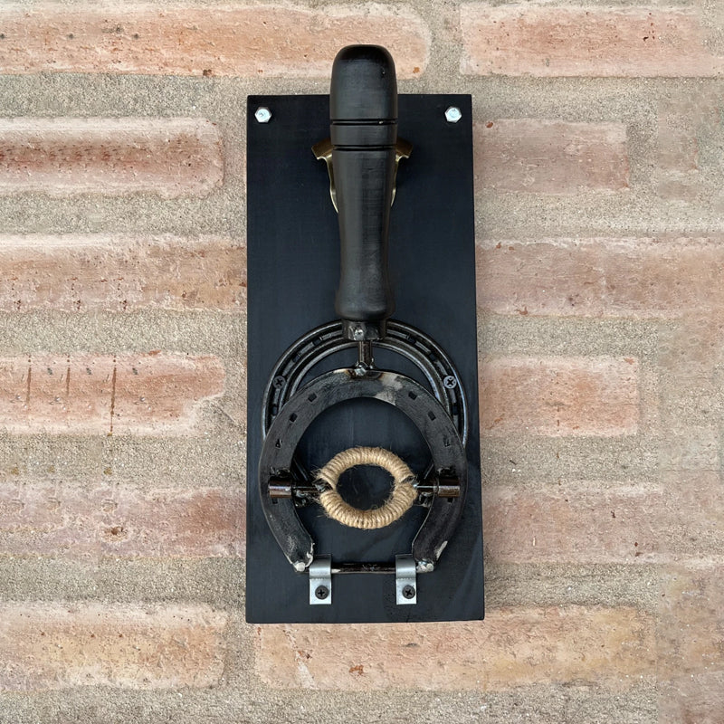 🍷 Rustic Horseshoe Wall-Mounted Wine Opener