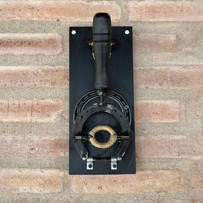 🍷 Rustic Horseshoe Wall-Mounted Wine Opener